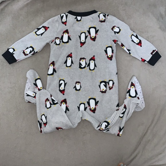 Fleece sleeper with zipper closure! New without tag. - Picture 4 of 5